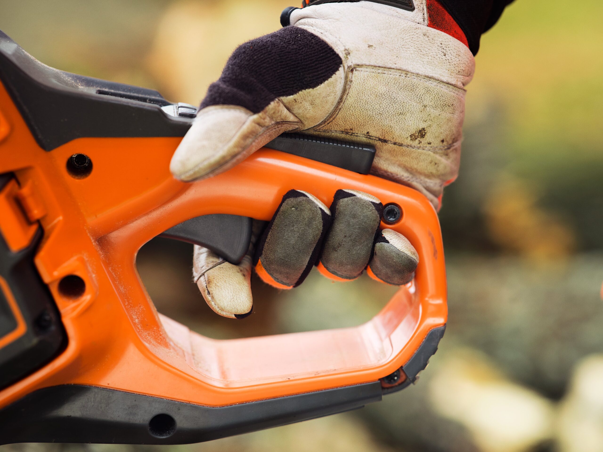 Husqvarna 550i XP-XPG mugv ja ohutu gaasilukk Husqvarna 550i XP-XPG mugv ja ohutu gaasilukk