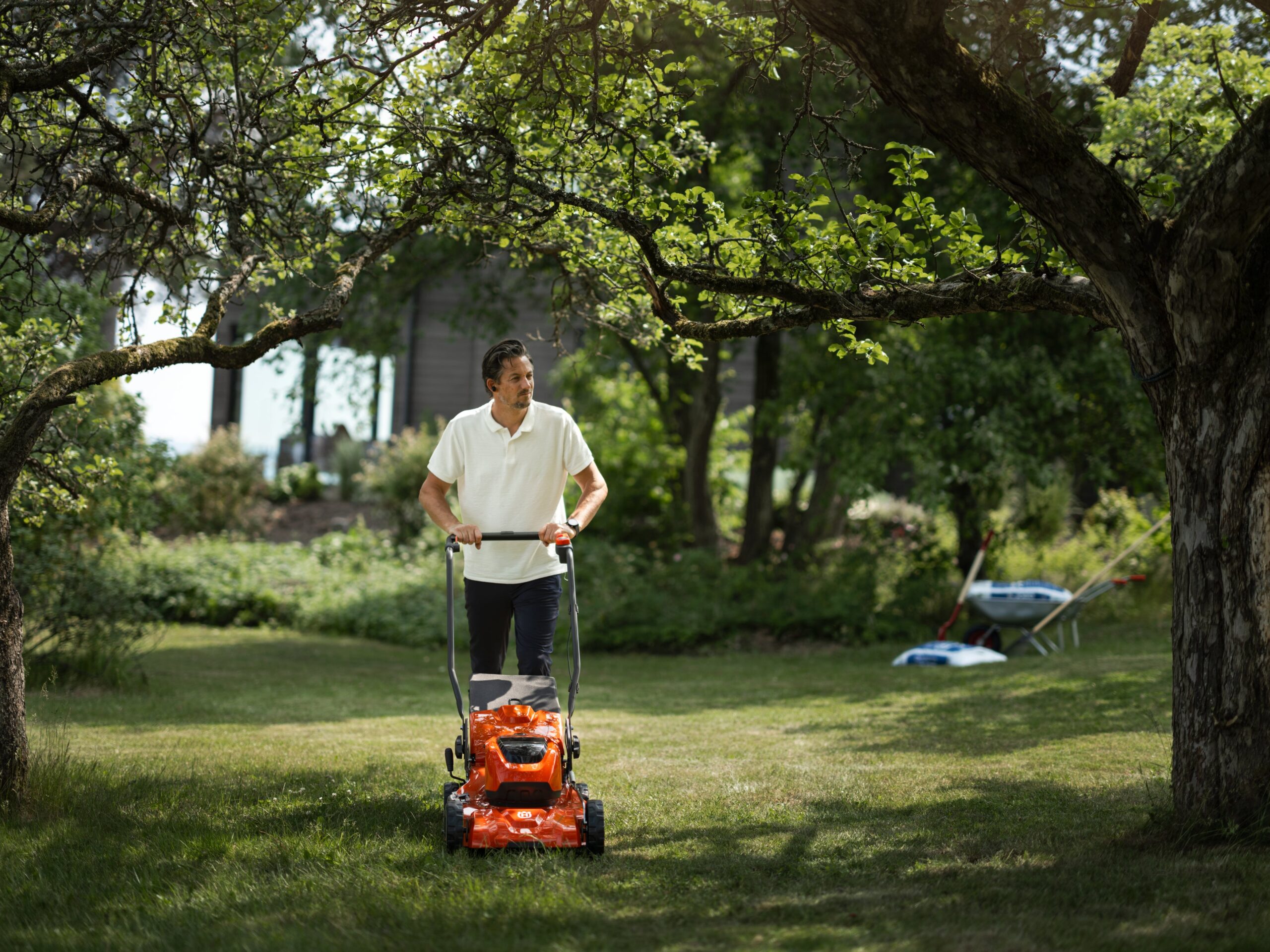 Husqvarna LC 251iS töös Husqvarna LC 251iS töös